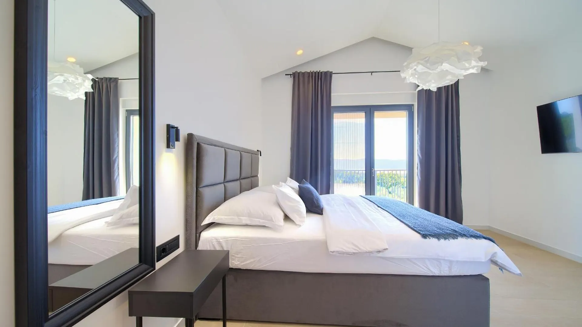 Luxury Villa Harmony With Heated Pool And Seaview