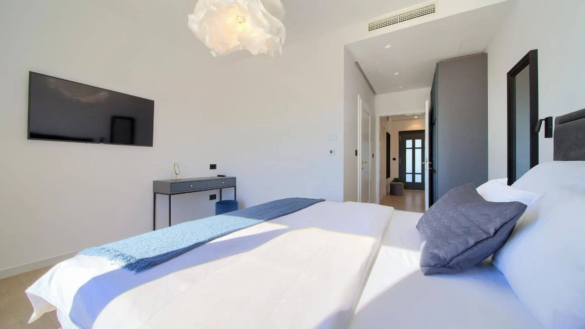Luxury Villa Harmony With Heated Pool And Seaview
