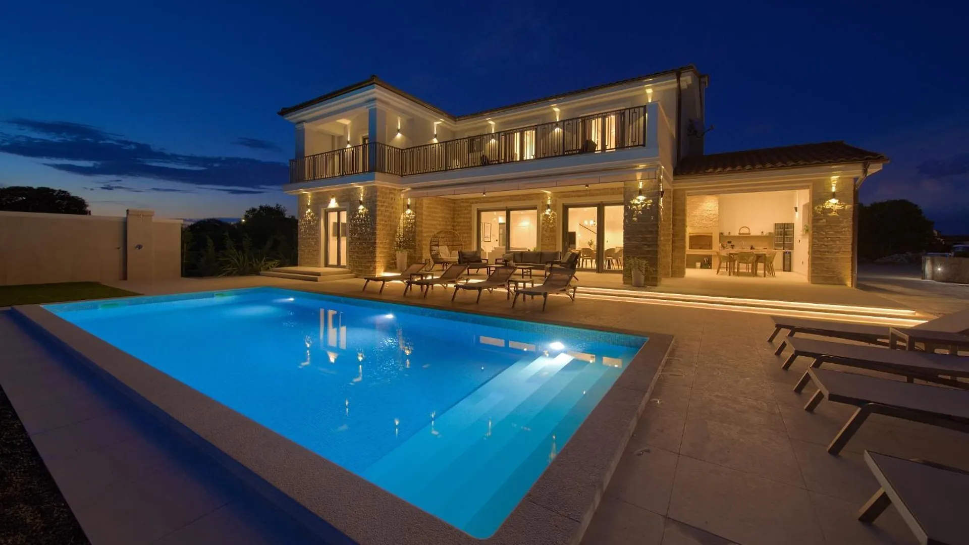 Luxury Villa Harmony With Heated Pool And Seaview