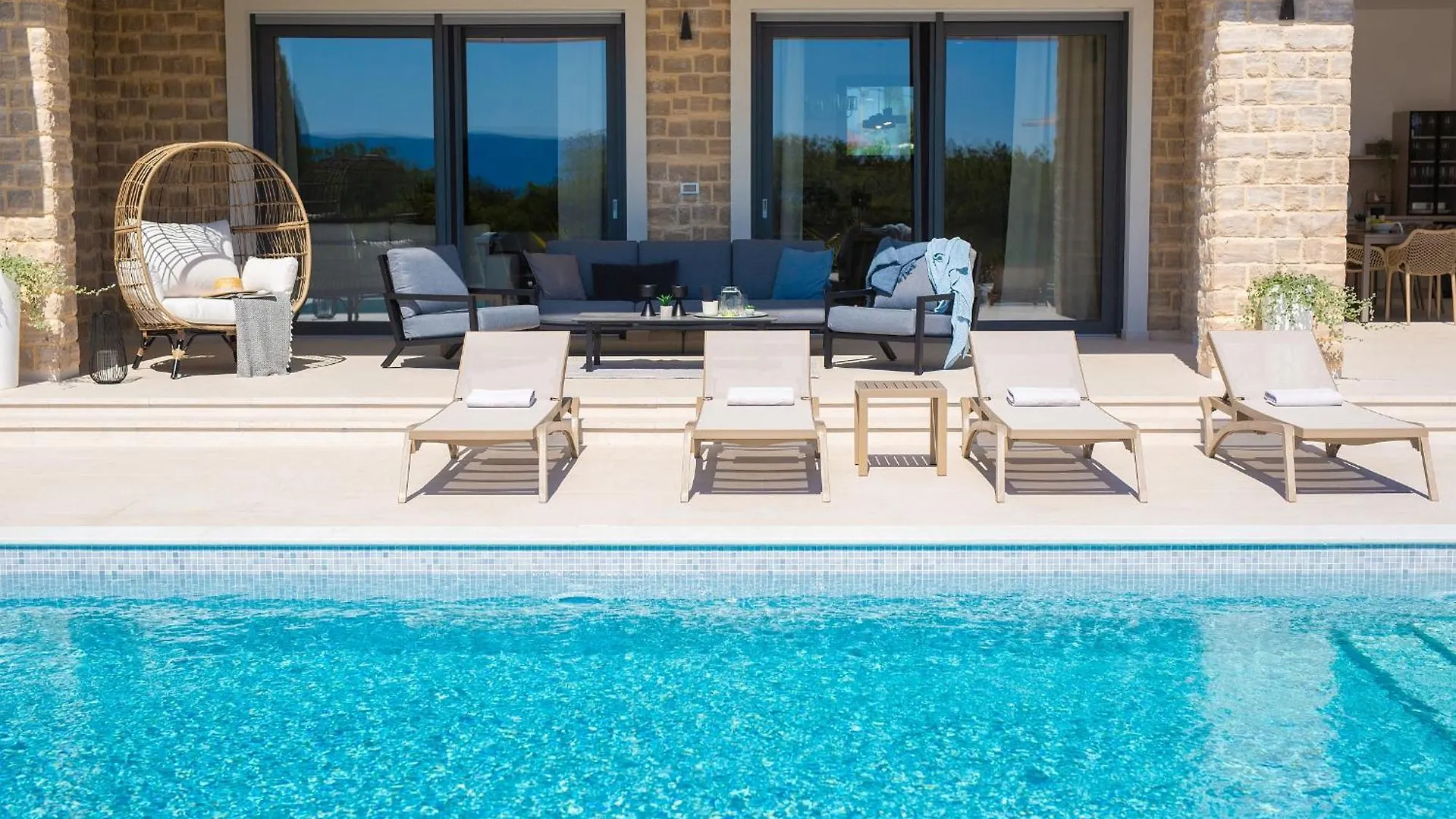 Luxury Villa Harmony With Heated Pool And Seaview