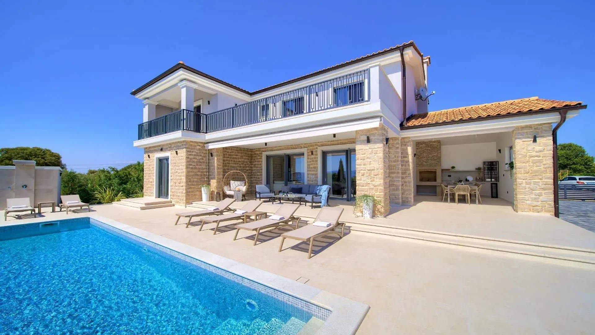 Luxury Villa Harmony With Heated Pool And Seaview